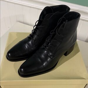 Like New Women’s ENZO ANGIOLINI Classic Black Leather Boots - 8M